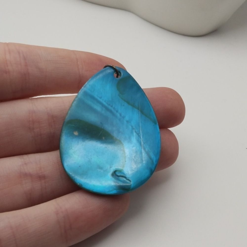Oceanic mermaid scale mother‎ of pearl shell necklace pendant blue